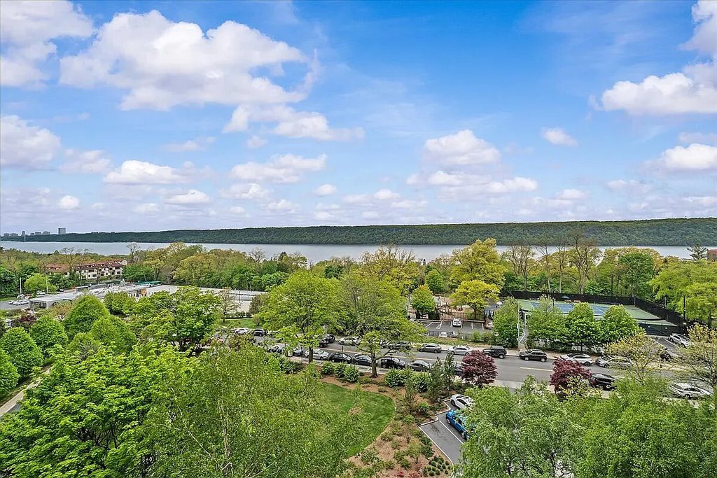 5800 Arlington Avenue, Unit 18J photo 17