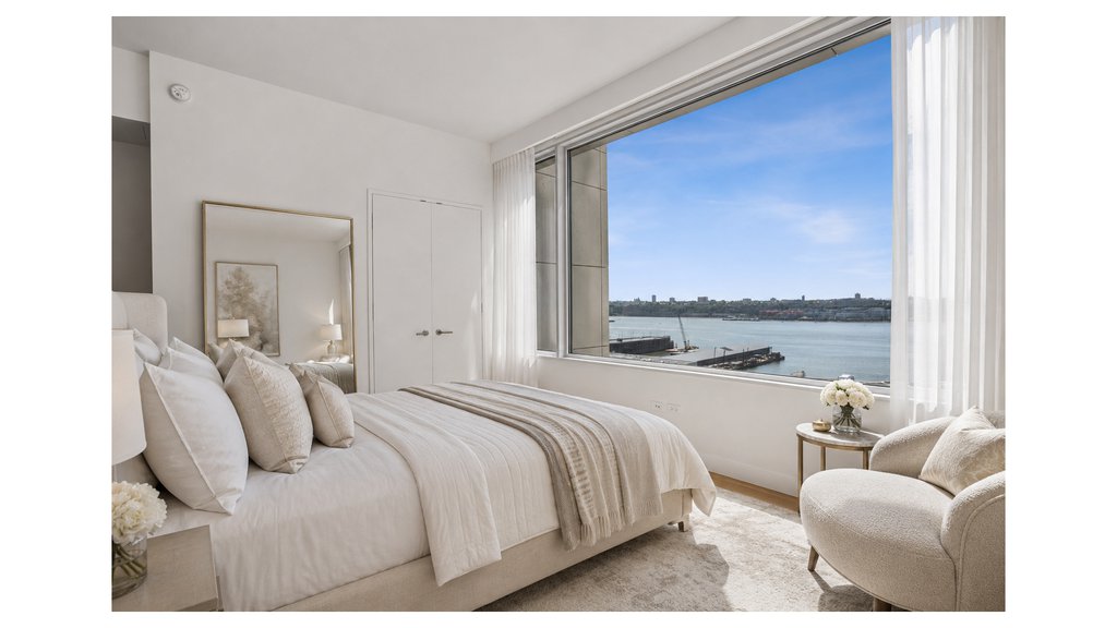611 West 56th Street, Unit 17B photo 4