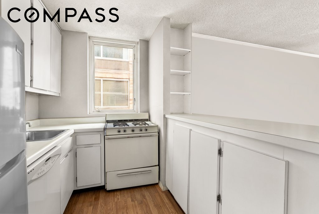 130 West 67th Street, Unit 25C photo 5