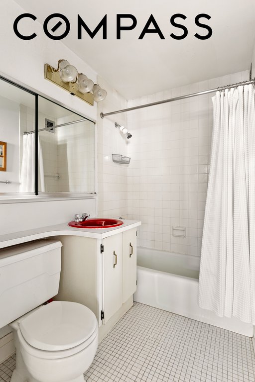 130 West 67th Street, Unit 25C photo 6