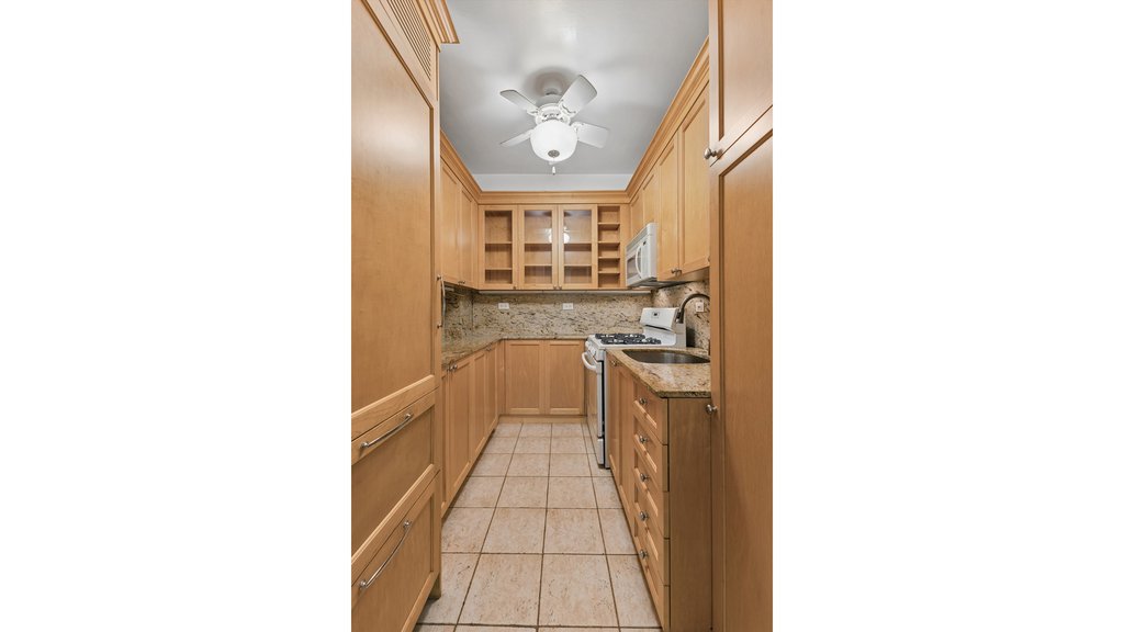 225 East 46th Street, Unit 4D photo 4