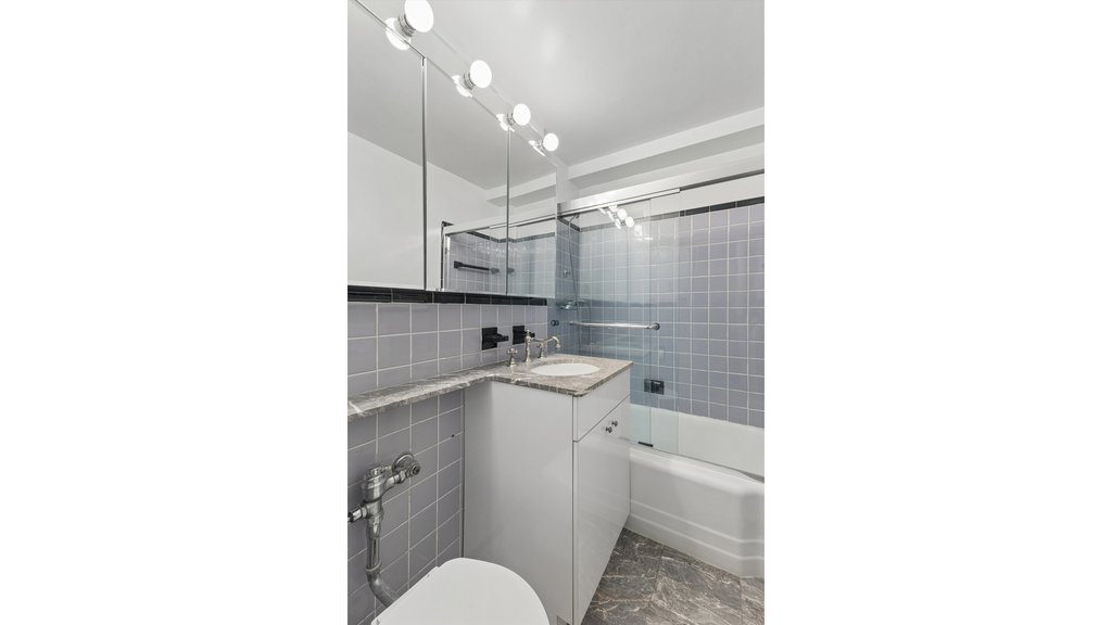 225 East 46th Street, Unit 4D photo 6