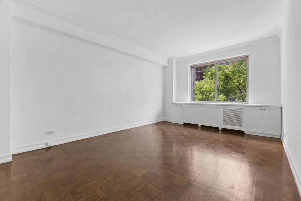 225 East 46th Street, Unit 4D photo 8