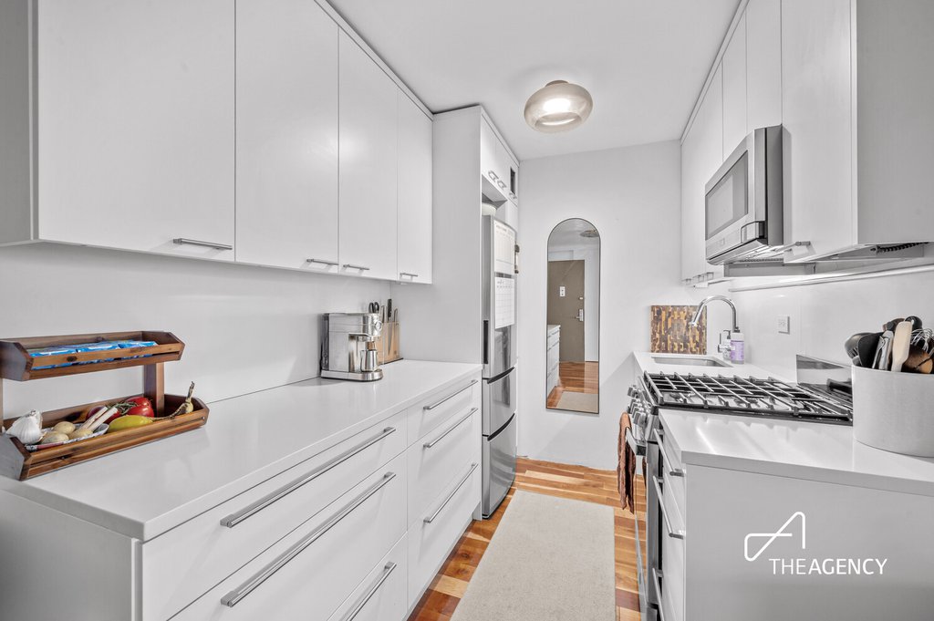 333 East 14th Street, Unit 10G photo 3