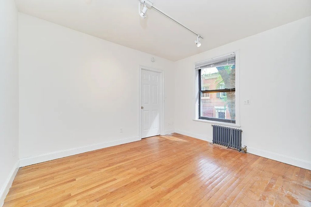 19 Commerce Street, Unit 10