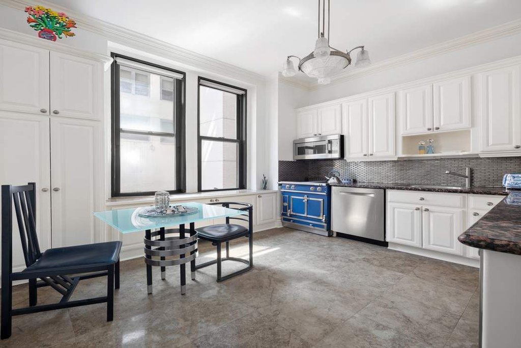 907 Fifth Avenue, Unit 5F photo 5