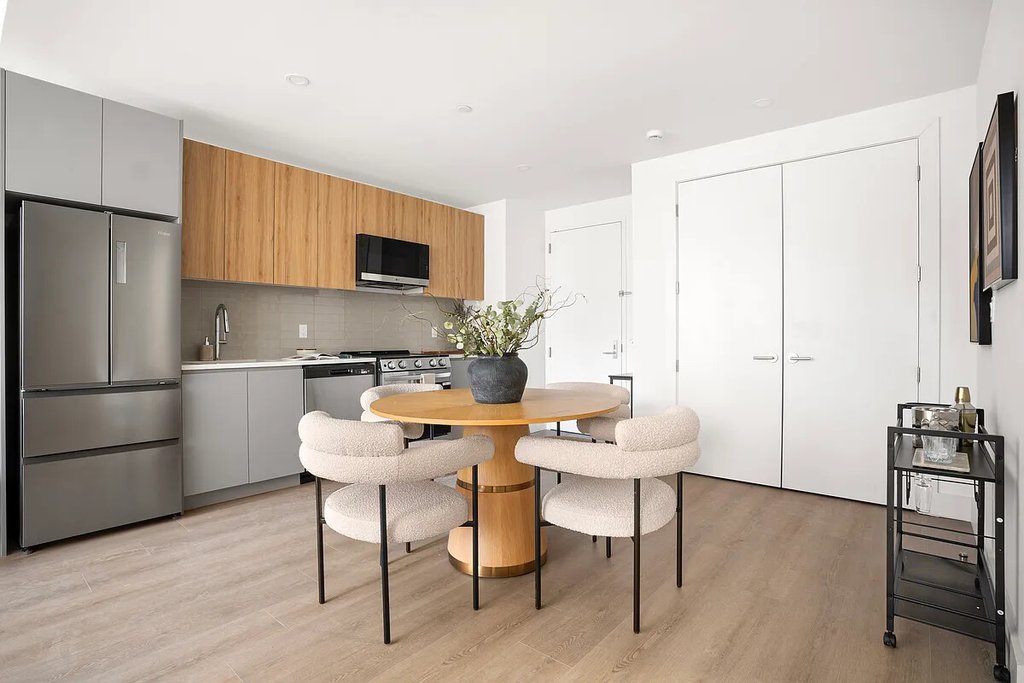 4-34 26th Avenue, Unit 212 photo 5