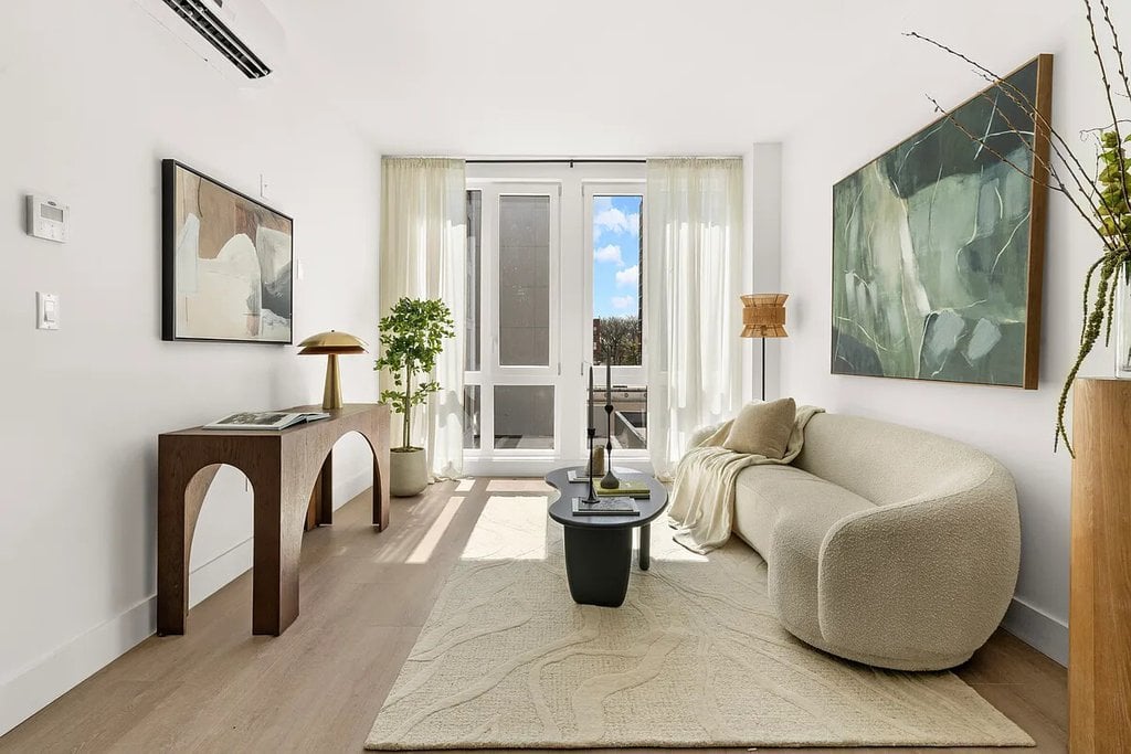 4-34 26th Avenue, Unit 402