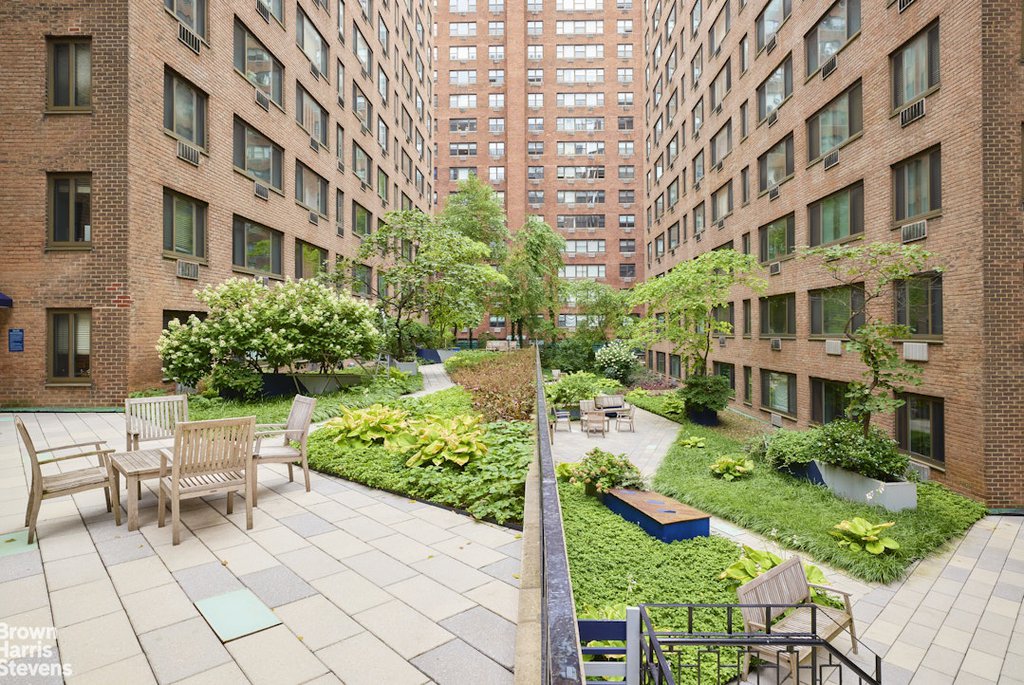 425 East 63rd Street, Unit W5C photo 5