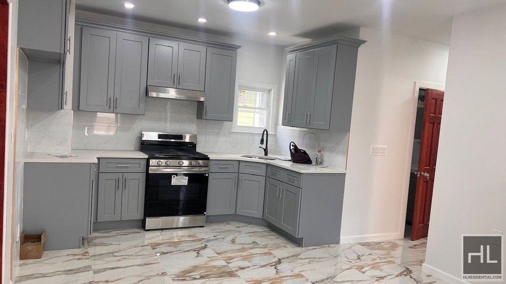 610 East 3rd Street, Unit 2 photo 2