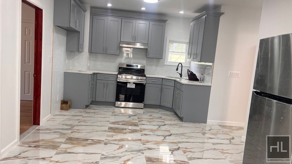 610 East 3rd Street, Unit 2 photo 3