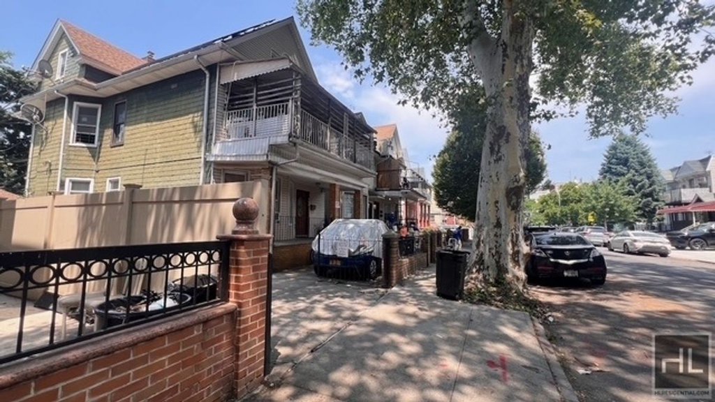 610 East 3rd Street, Unit 2 photo 20