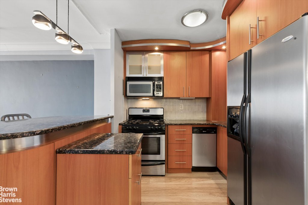 330 Third Avenue, Unit 15H photo 2