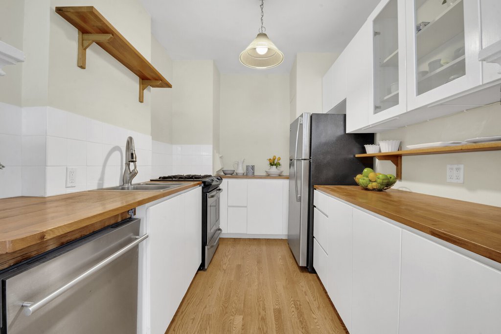 116 Pinehurst Avenue, Unit B12 photo 6