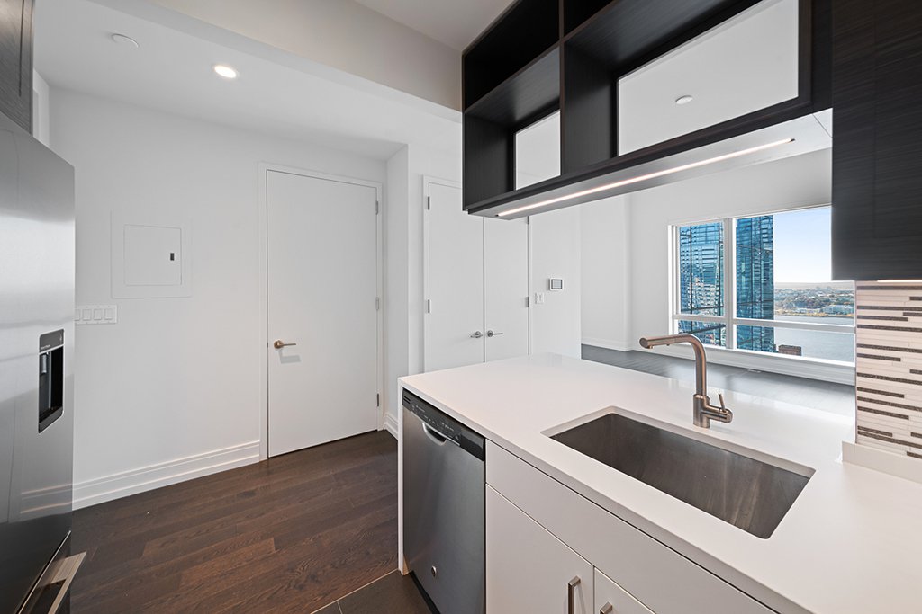 555 Tenth Avenue, Unit 54H photo 2