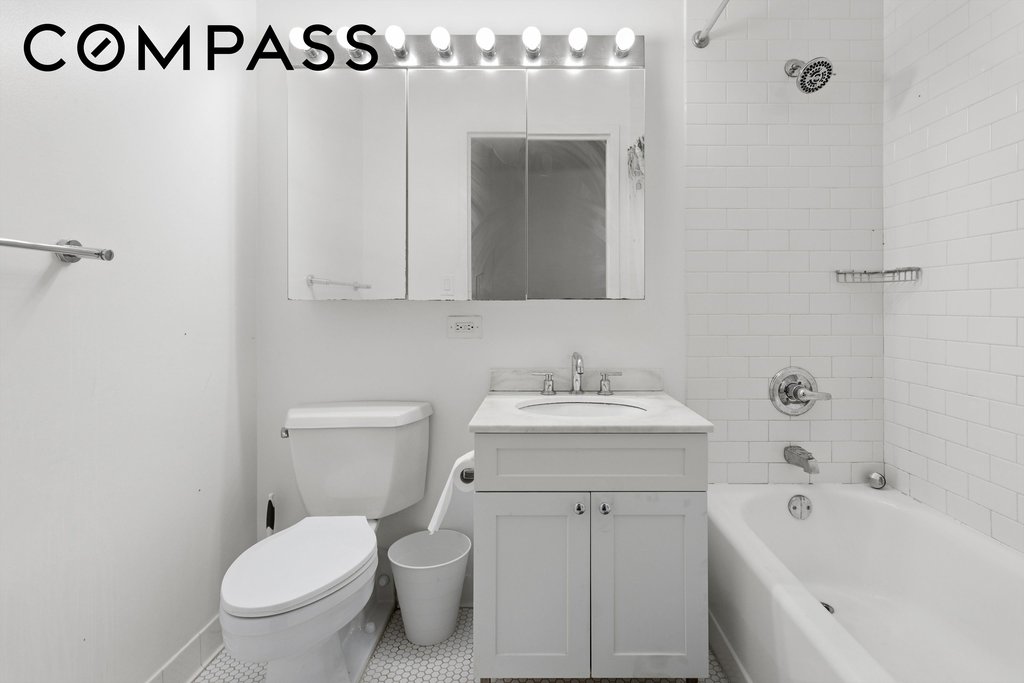99 John Street, Unit 1413 photo 7
