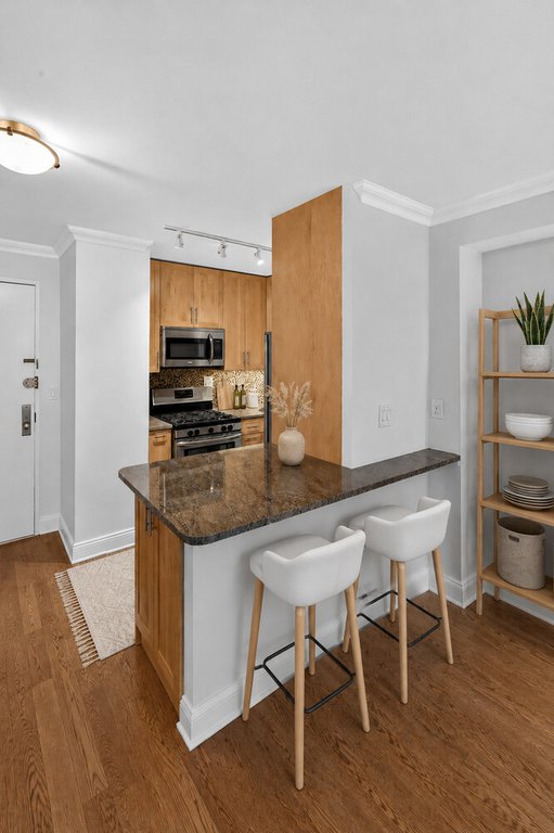 200 East 24th Street, Unit 910 photo 4