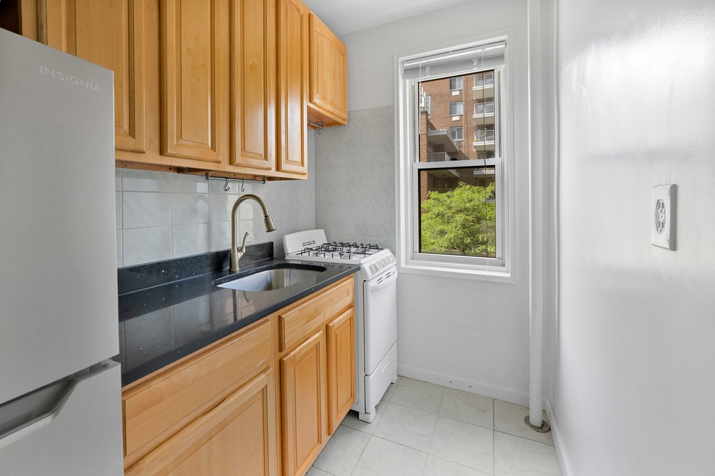 350 East 30th Street, Unit 3F photo 2