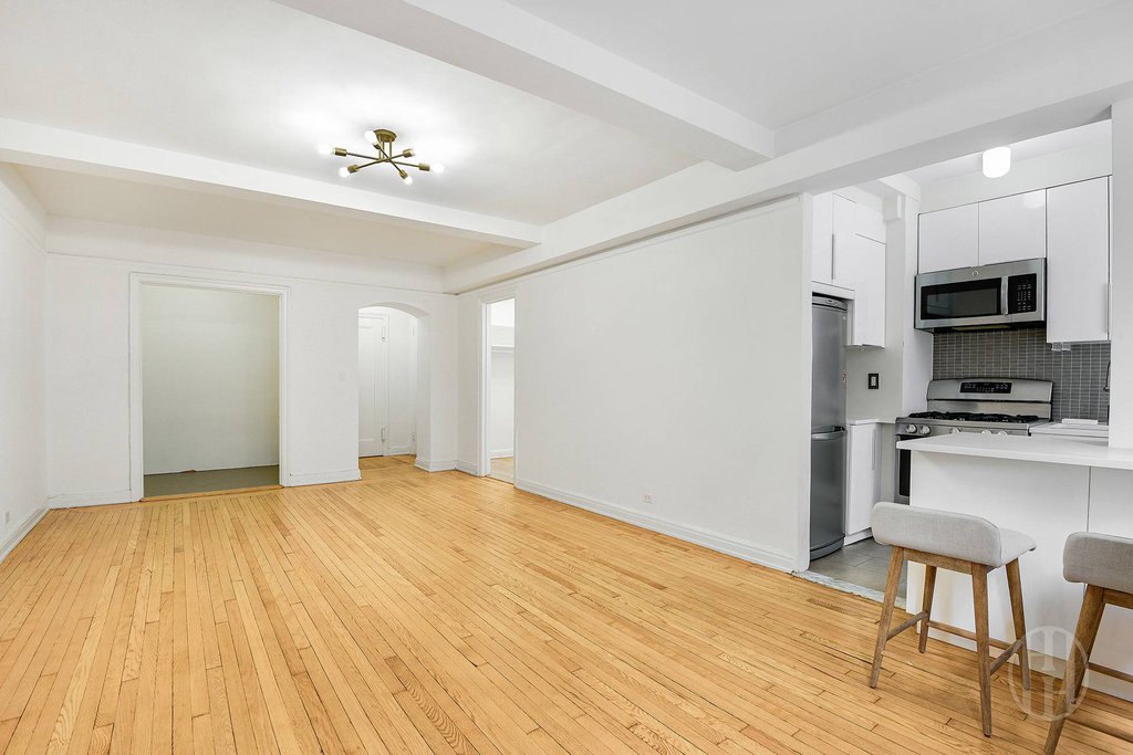 333 West 56th Street, Unit 3H photo 2