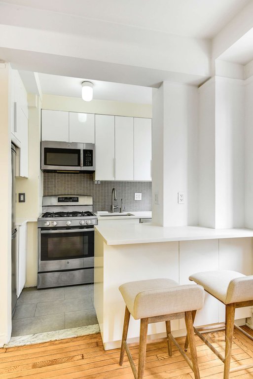 333 West 56th Street, Unit 3H photo 4
