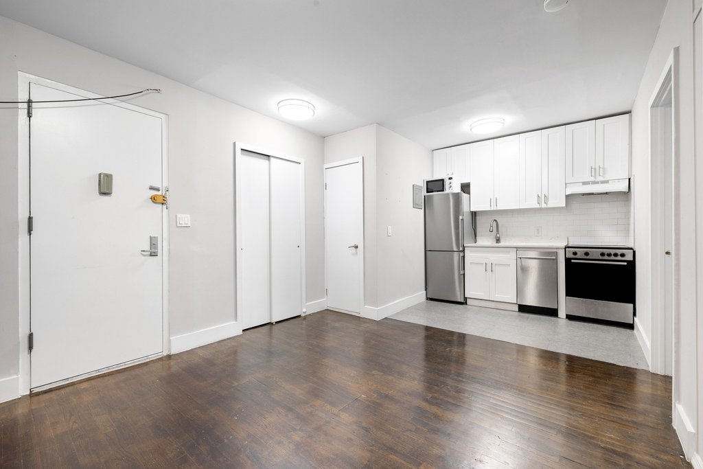 416 West 23rd Street, Unit 3c photo 3