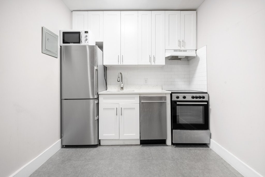 416 West 23rd Street, Unit 3c photo 4