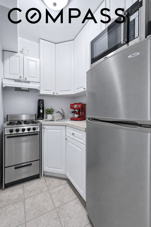 69 Fifth Avenue, Unit 17H photo 4