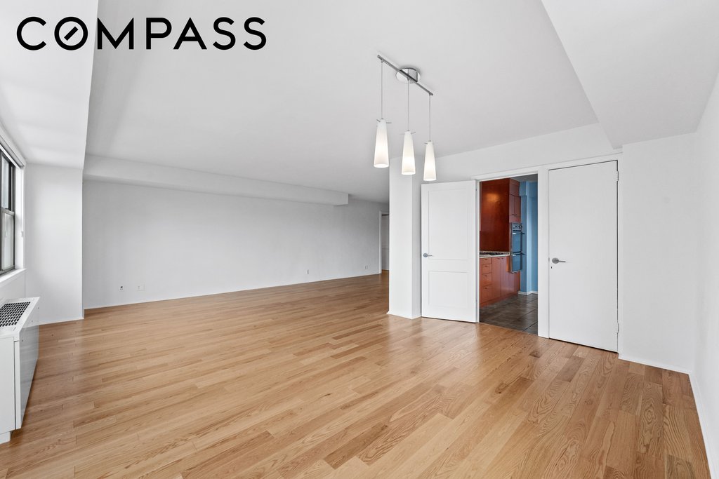 201 East 28th Street, Unit 16AB photo 4