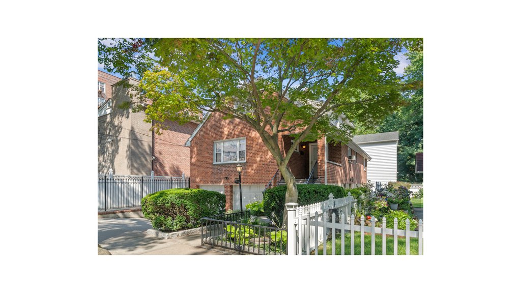 3132 Fairfield Avenue – For Sale photo 2