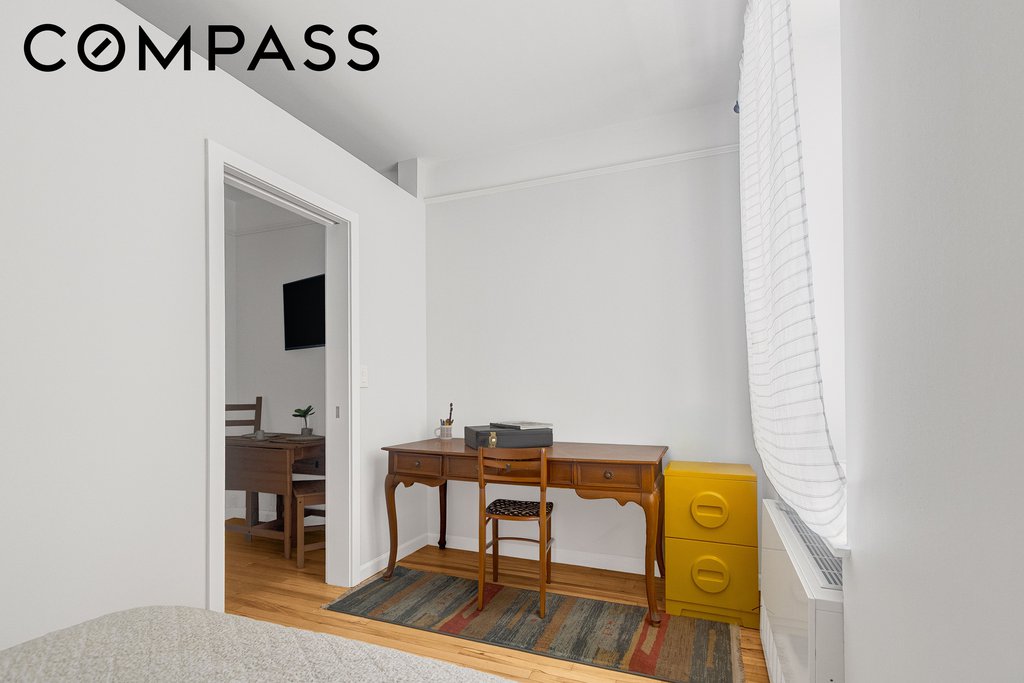 214 Riverside Drive, Unit 303 photo 4