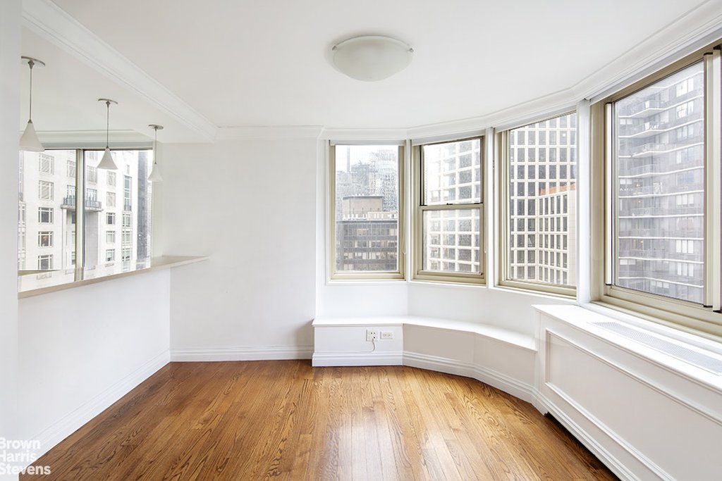 30 West 63rd Street, Unit 16H photo 2