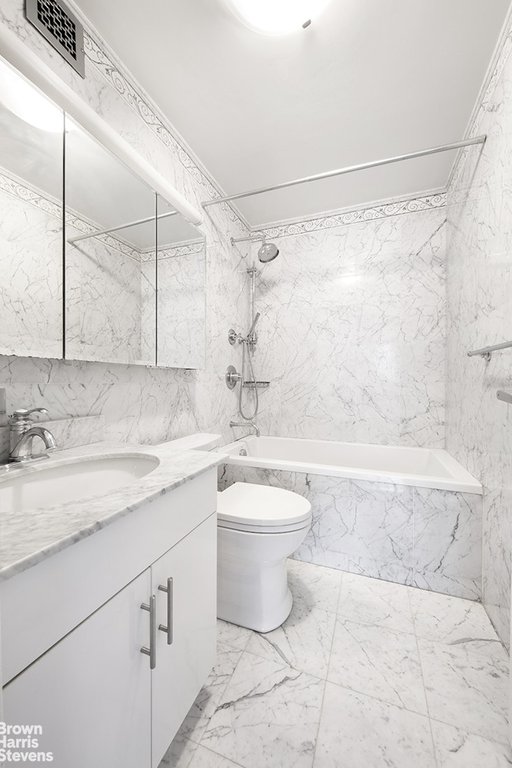 30 West 63rd Street, Unit 16H photo 5