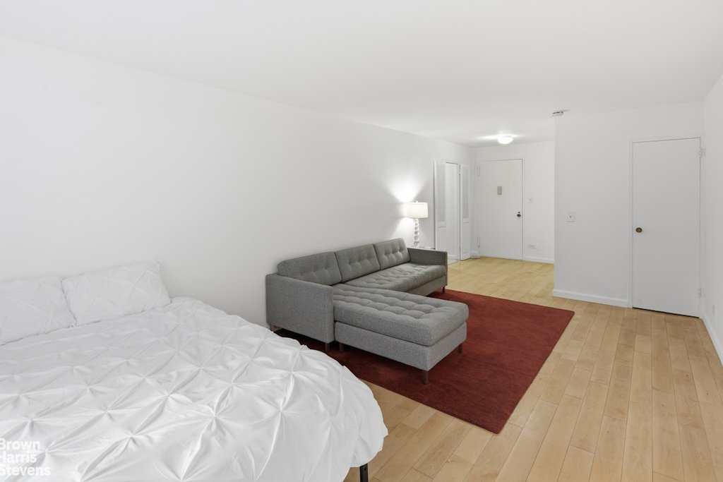 305 East 40th Street, Unit 8Z photo 4