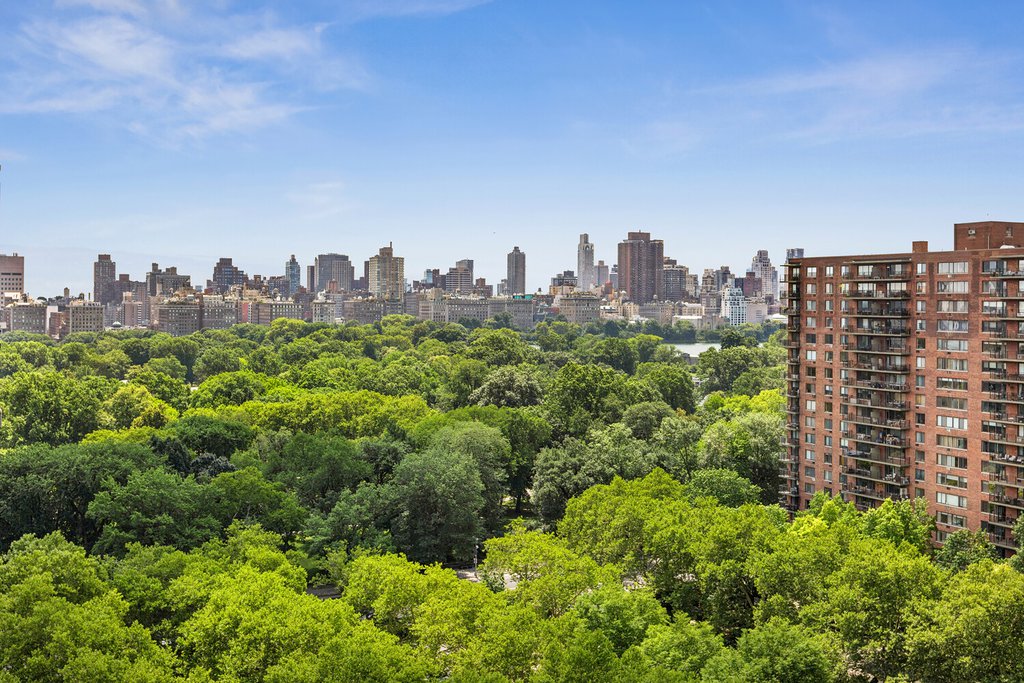 392 Central Park West, Unit 19X