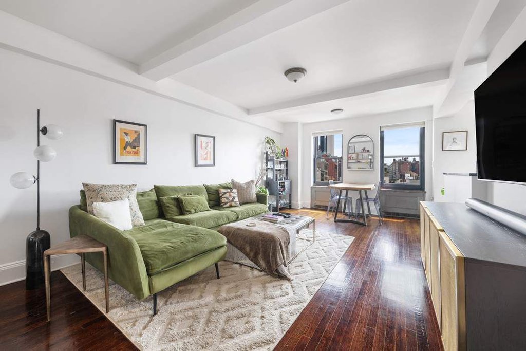 300 West 23rd Street, Unit 8G