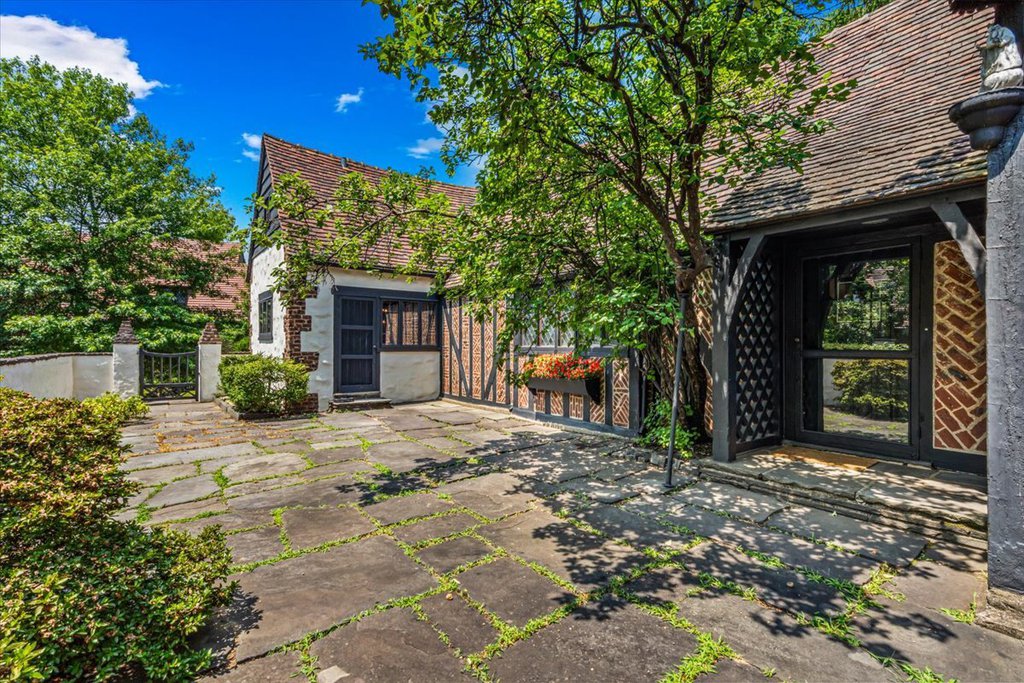 50 Overhill Road – For Sale photo 43