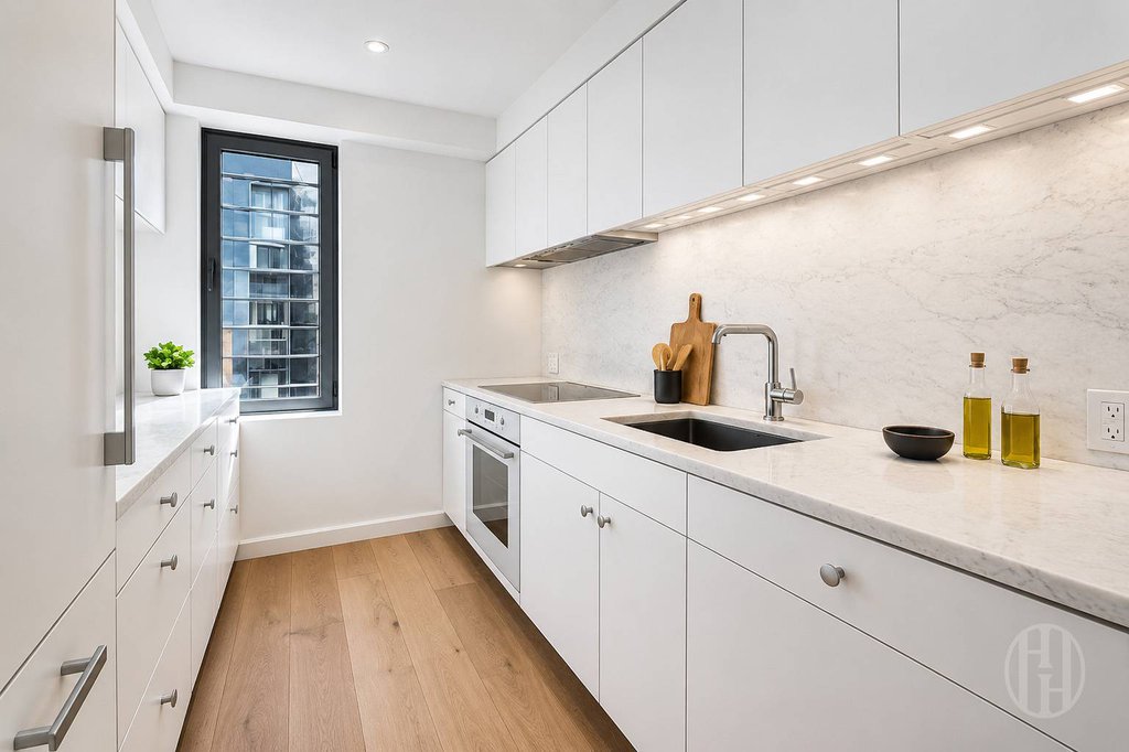 200 East 62nd Street, Unit 22D photo 2