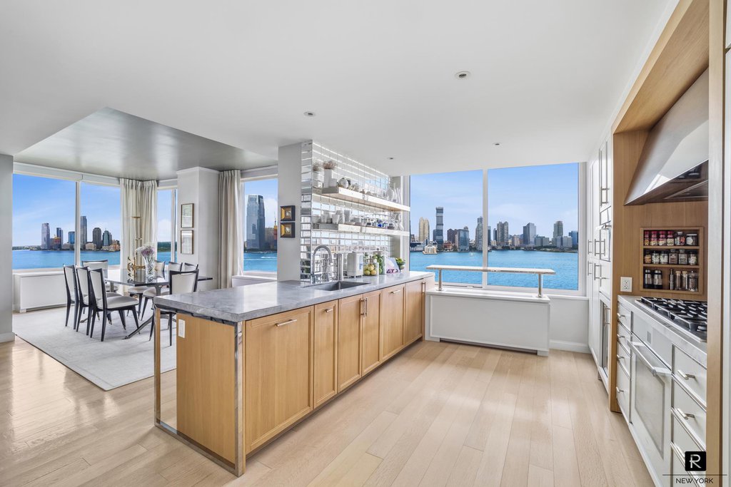 212 Warren Street, Unit 17C photo 5