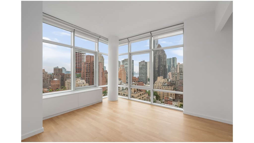 310 East 53rd Street, Unit 19A photo 4
