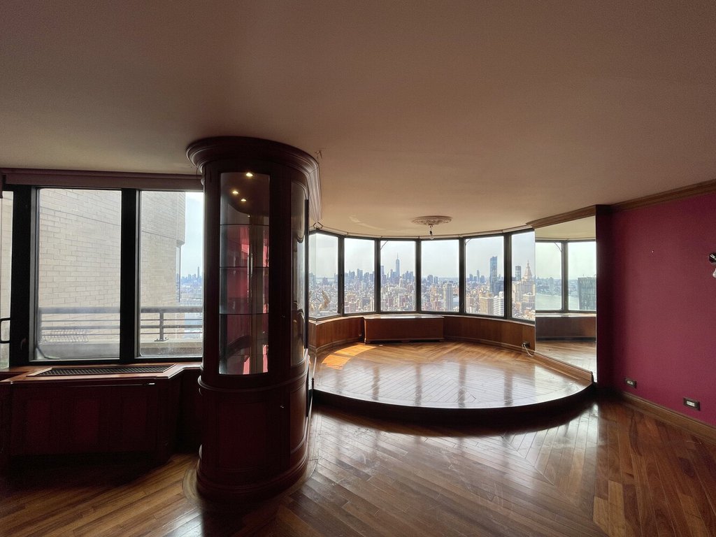 330 East 38th Street, Unit PHC photo 4