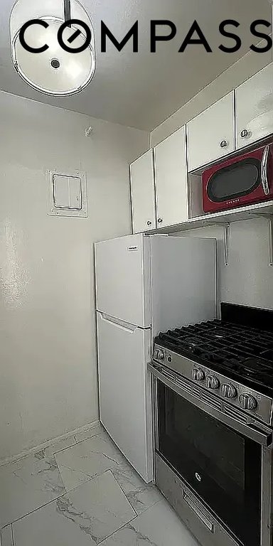 225 East 46th Street, Unit 8J photo 5