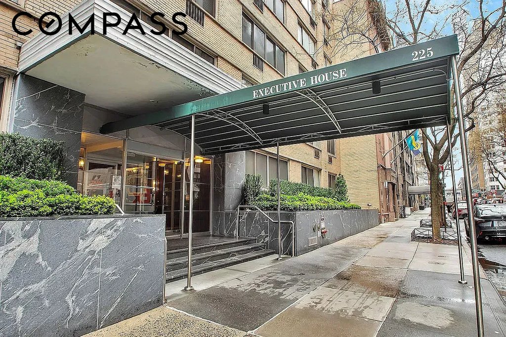 225 East 46th Street, Unit 8J photo 11