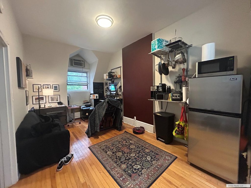 110 East 61st Street, Unit 4A