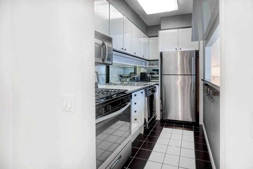 150 West 56th Street, Unit 3104 photo 6