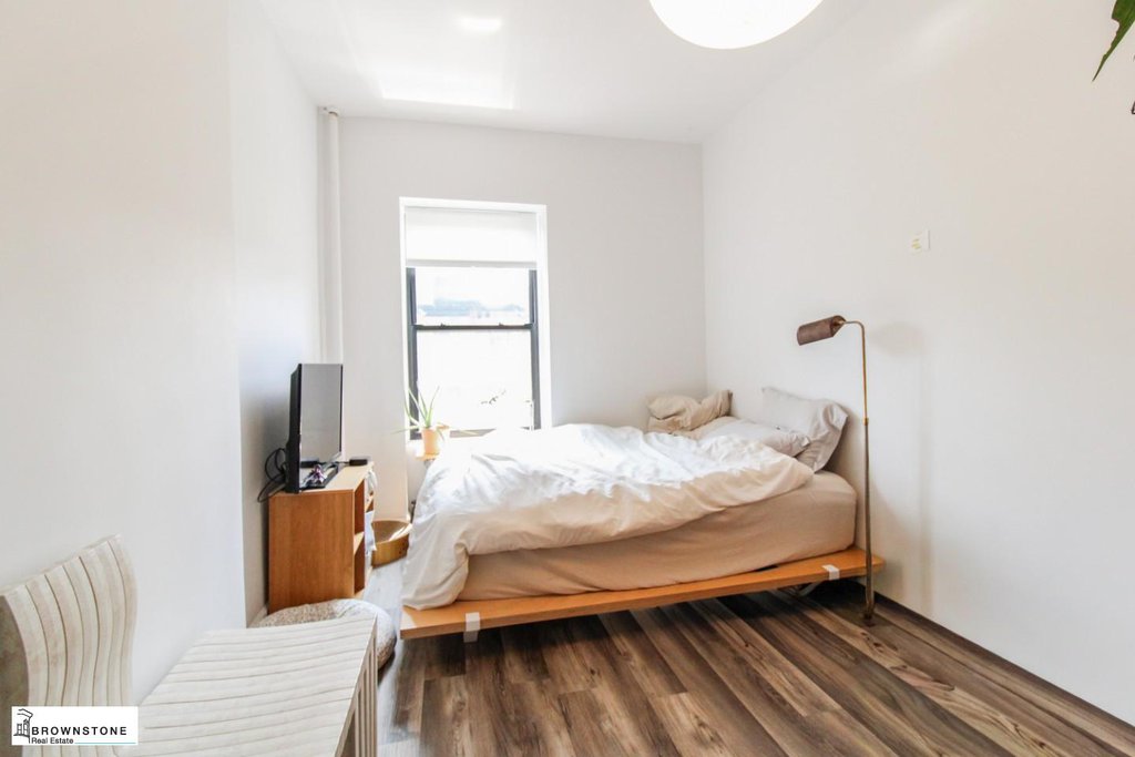 145 Amity Street, Unit 5 photo 4