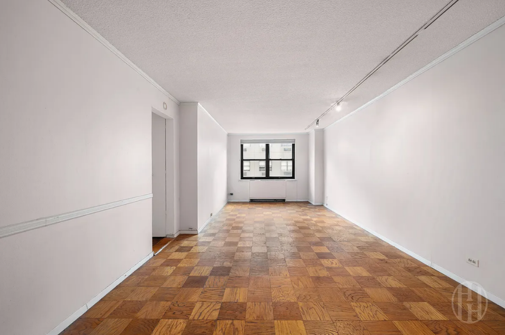 200 East 24th Street, Unit 1008