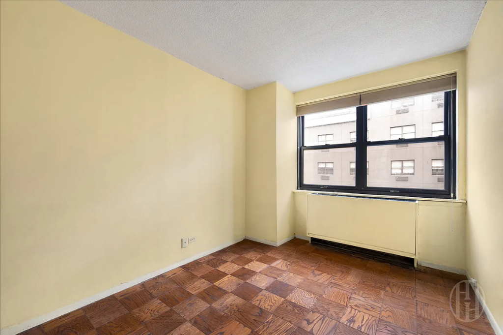 200 East 24th Street, Unit 1008 photo 4