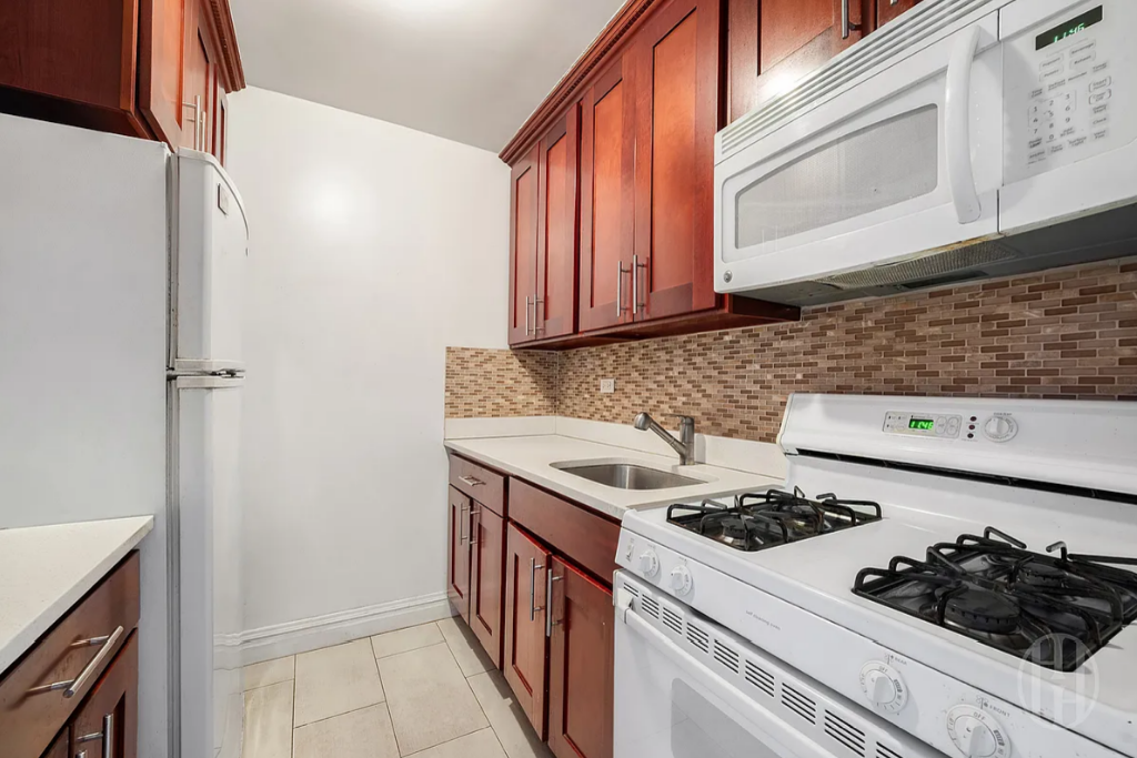 200 East 24th Street, Unit 1008 photo 5