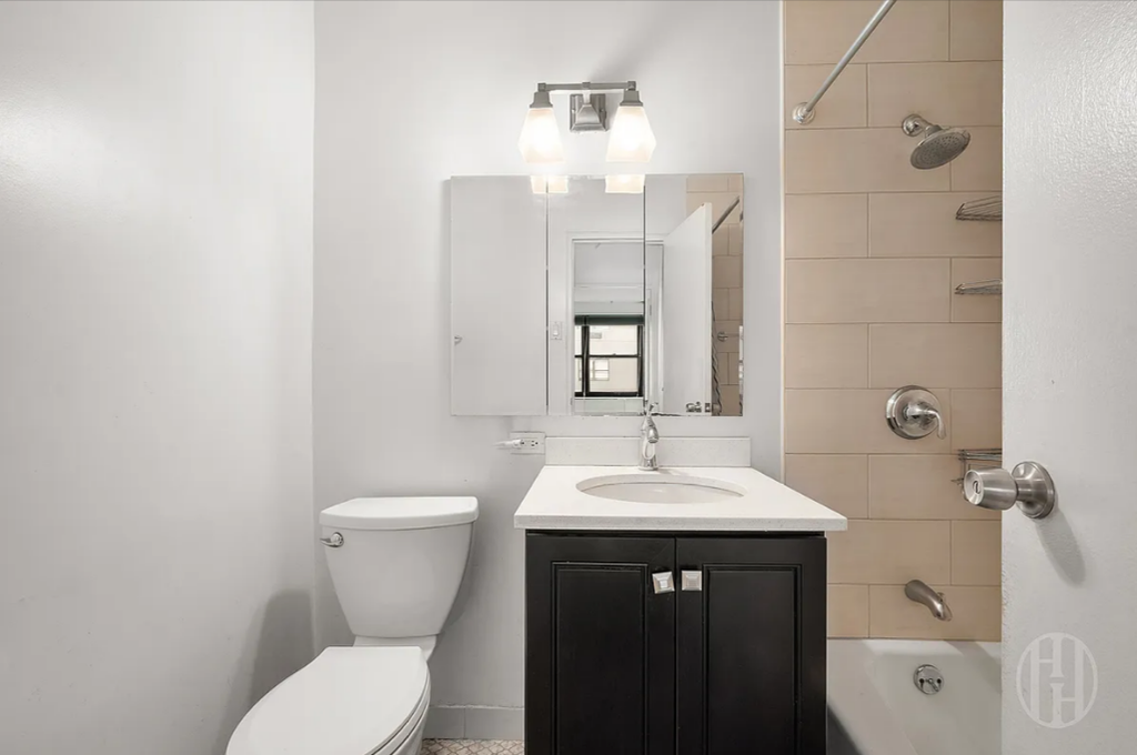 200 East 24th Street, Unit 1008 photo 6
