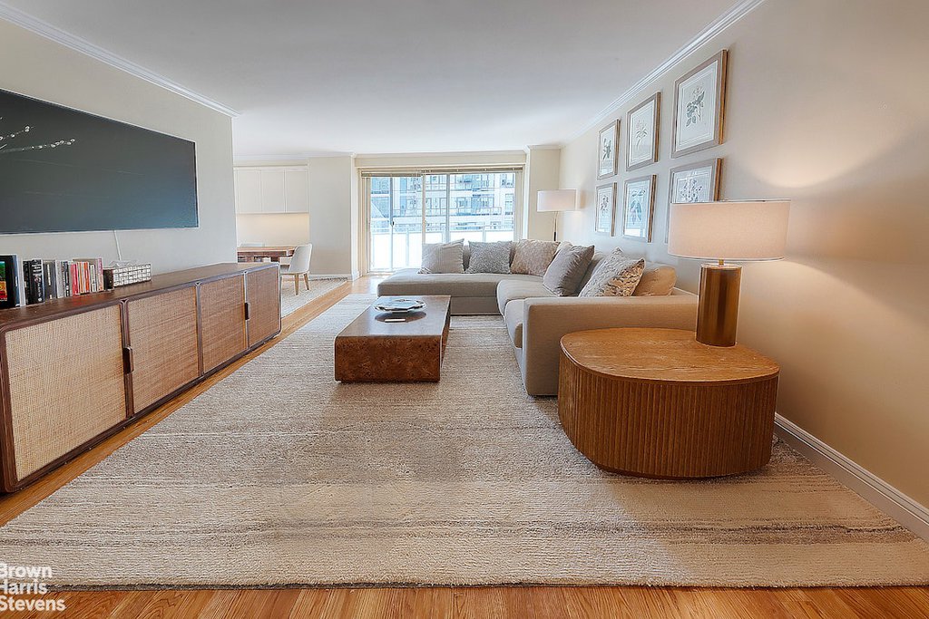300 East 40th Street, Unit 21R